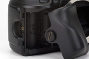 Canon EOS 750QD Body Battery Enclosure Grip Detail
