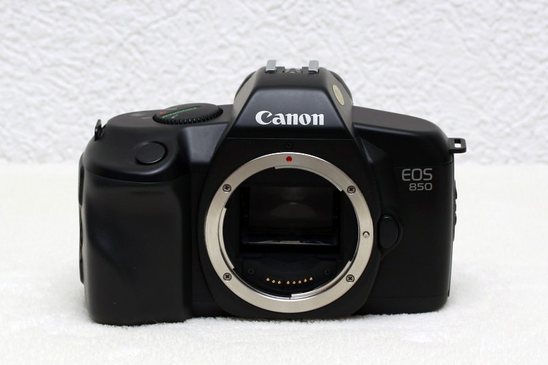Front view of the Canon EOS 850
